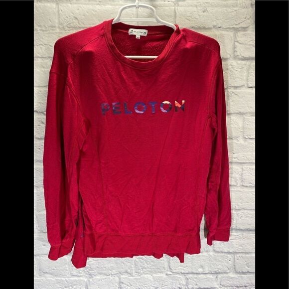 PELOTON • modern side slit weekender top - Picture 1 of 4